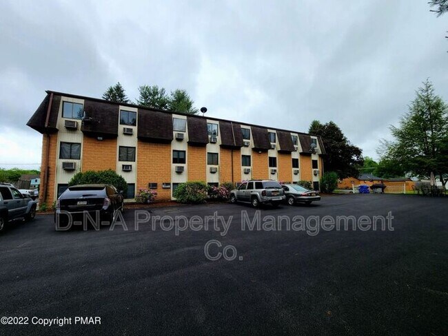 Building Photo - 415 King St