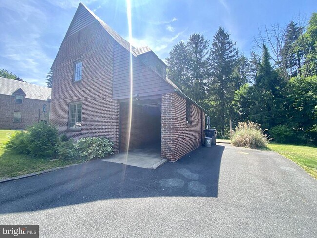 Building Photo - 5 Safe Harbor Village