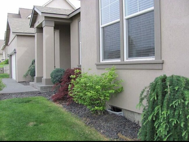 Building Photo - 2645 Stonecreek Dr