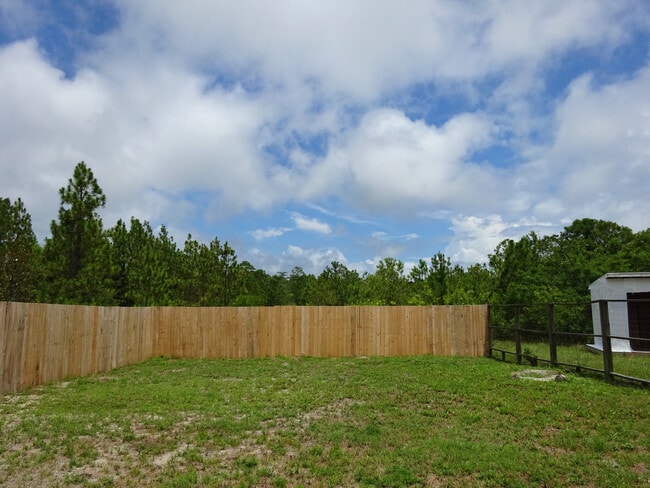 Building Photo - A cutie pie of a home!