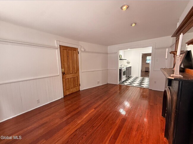 Building Photo - 45 Elm St