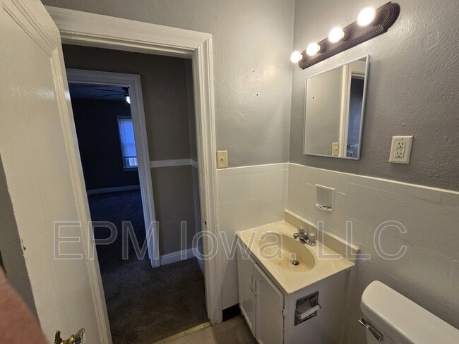 Building Photo - 511 Ricker St