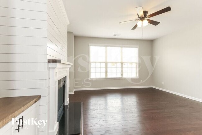 Building Photo - 716 Wood Lily Dr