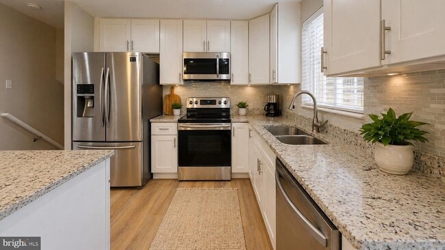 Building Photo - 8465 Yellow Leaf Ct