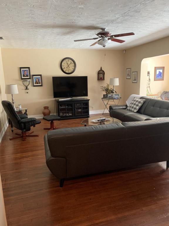 Building Photo - 46 Baywood Ave