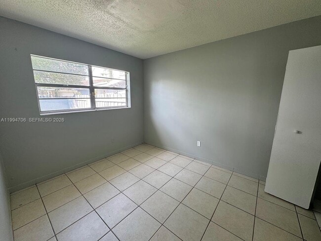 Building Photo - 5440 SW 38th Ct