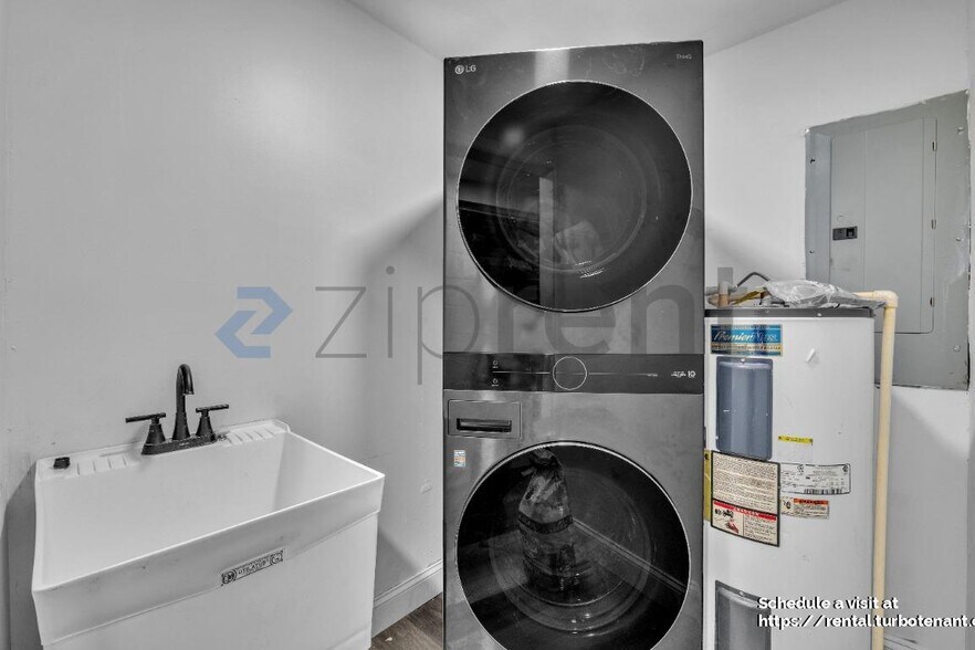 Building Photo - 3321 W Iowa Ave