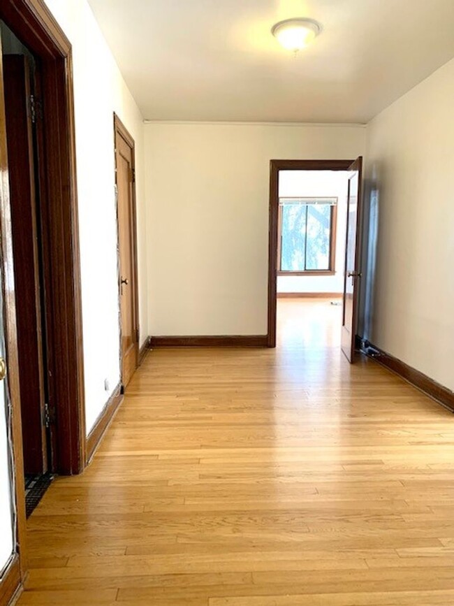 Interior Photo - Sir Galahad