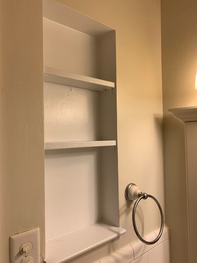 Building Photo - 1000 College Station Rd