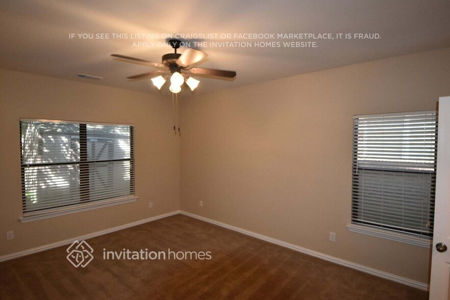 Building Photo - 2942 Greenway Dr