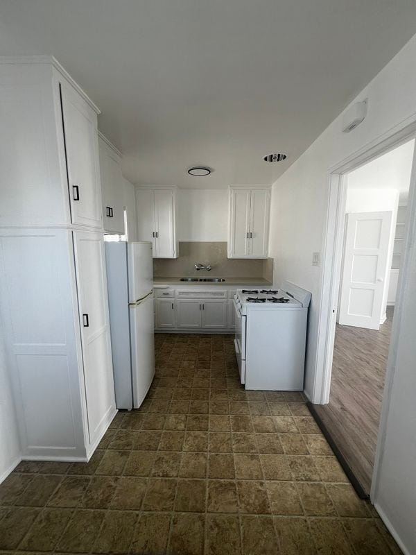 Building Photo - 5279 E The Toledo-Apt 5