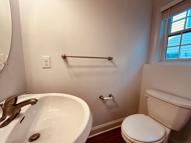 Building Photo - 1009 N 3rd St