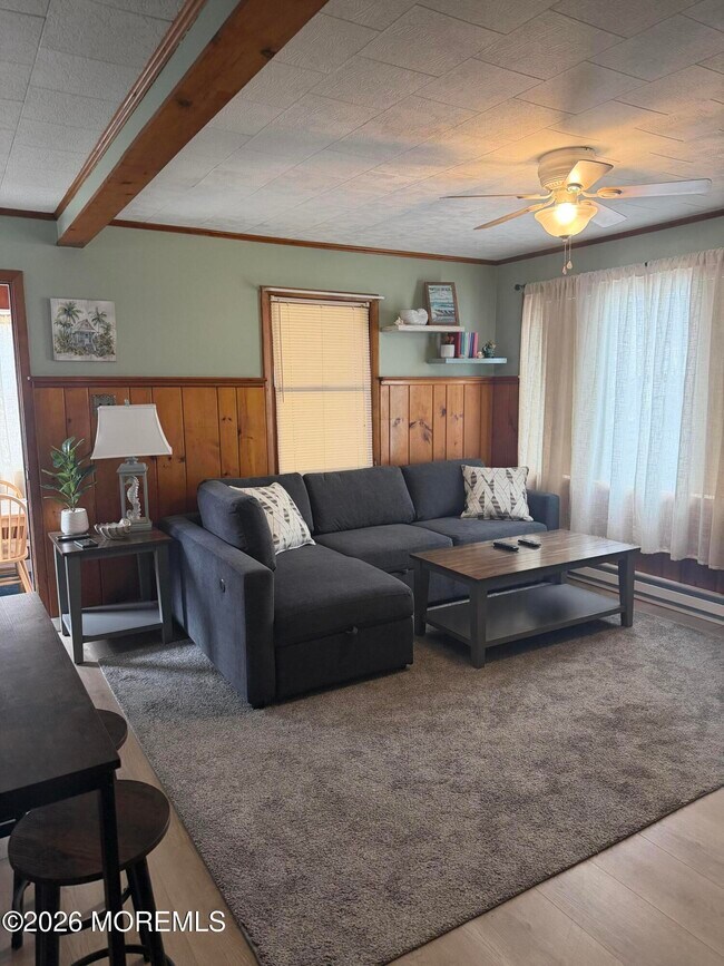 Building Photo - 410 8th Ave