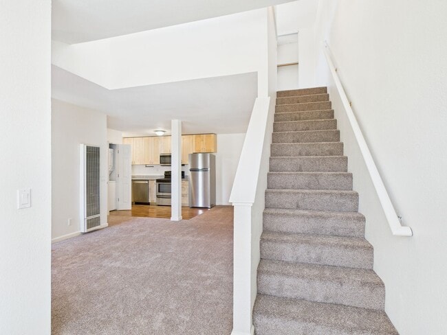 Building Photo - 2 bedroom loft unit now available at Cypre...