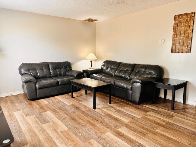 Building Photo - 500 Brookfield Dr