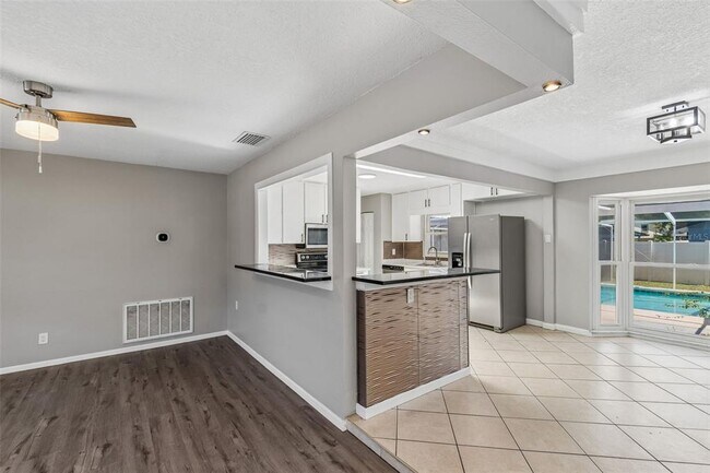 Building Photo - 7111 Gateway Ct
