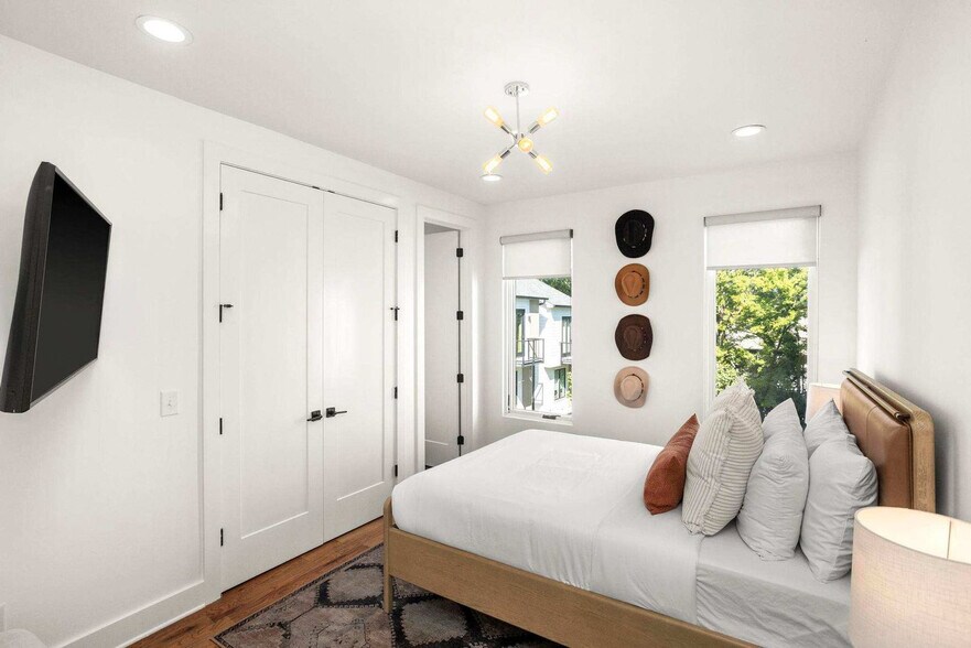 Building Photo - 1710 8th Ave S