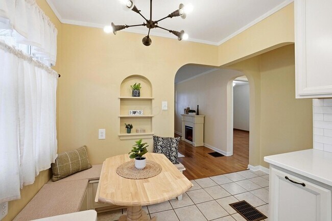 Building Photo - 2695 Bellwood Ave