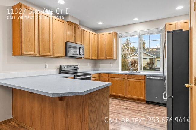 Building Photo - 11327 3rd Ave Ct E