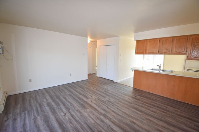 Building Photo - Two Bedroom Apartment in Jersey Shore with Many Amenities!