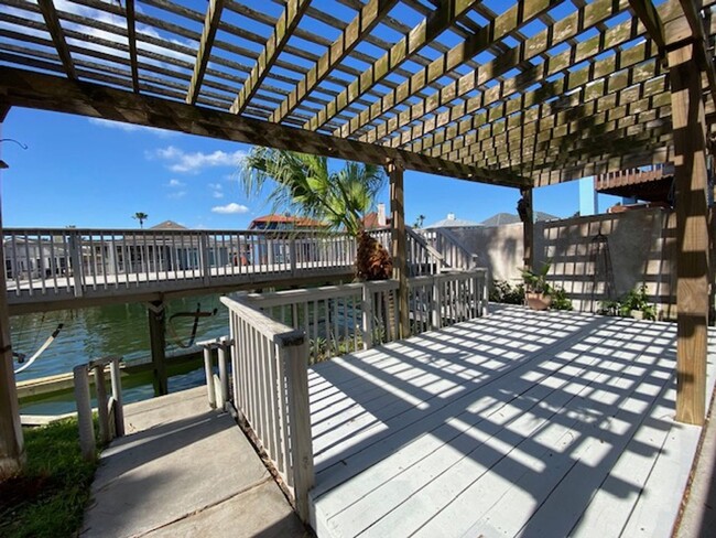 Building Photo - Updated, Waterfront Home w/ Boatlift and Yard