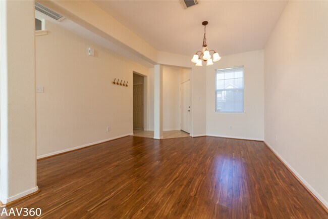 Building Photo - 2943 Meadowglen Crest