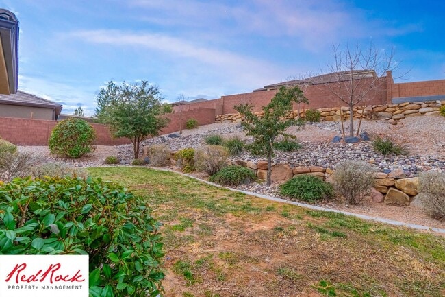 Building Photo - 4 Bedroom Spacious St. George Home with Large Backyard