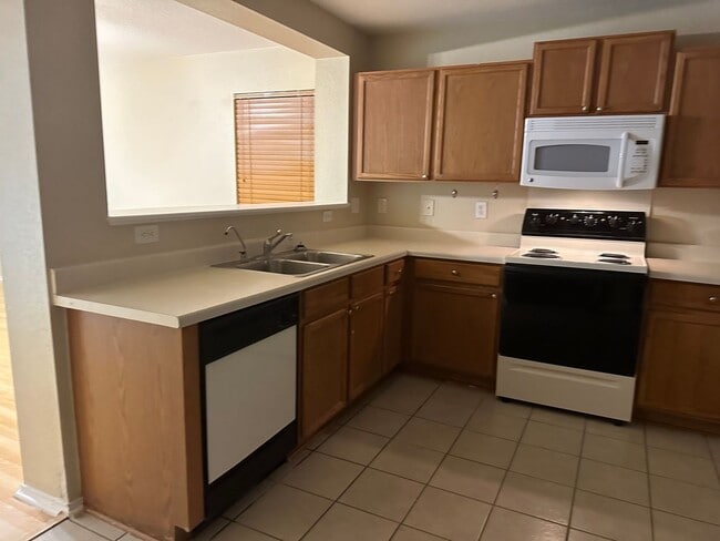 Building Photo - 10106 Figaro Canyon