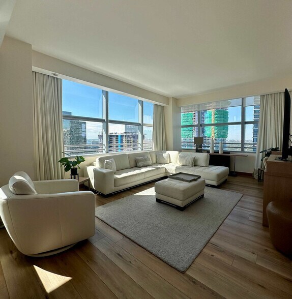 Primary Photo - 1395 Brickell Ave