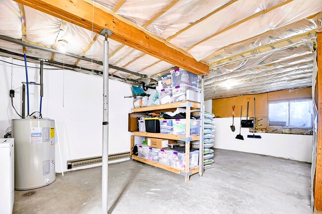 Building Photo - 1244 Hyland Dr