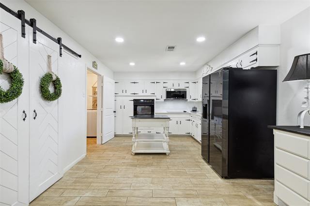 Building Photo - 724 Edgehill Dr