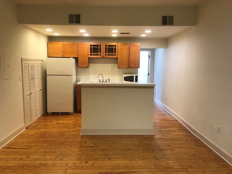 Interior Photo - 692 N High St