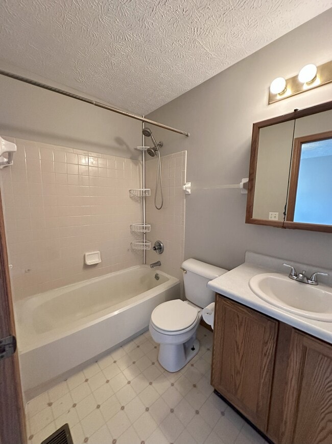 Building Photo - 4049 Sandy Ridge Dr