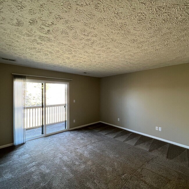 Building Photo - Huge two bedroom, two bathroom apartment!