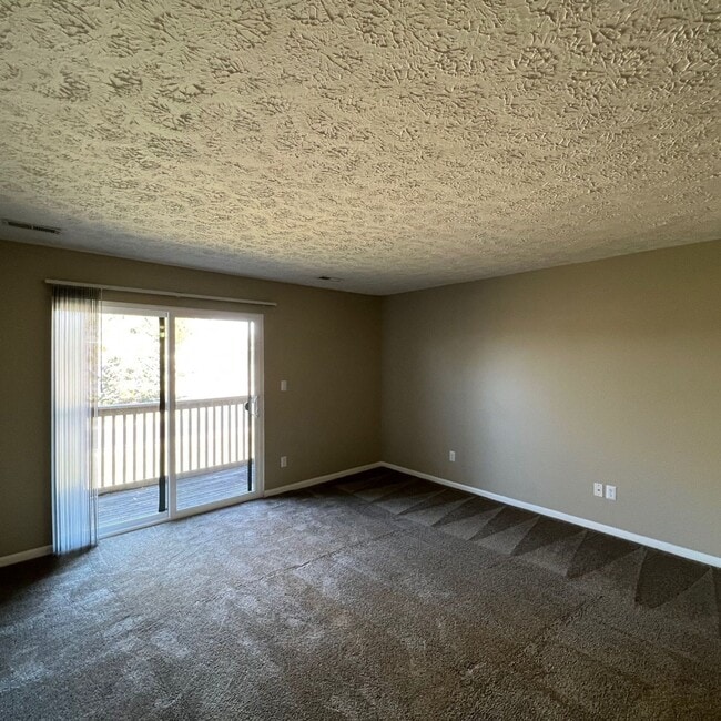 Building Photo - Single story two bedroom, two bathroom apartment!