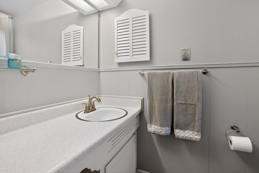 Building Photo - 10814 Cedar Elm Dr