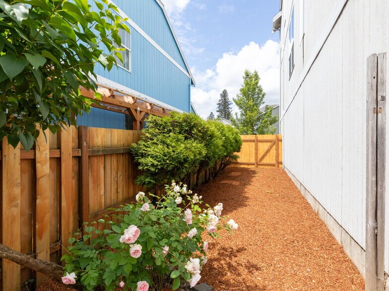 Building Photo - 3938 SW 182nd Pl