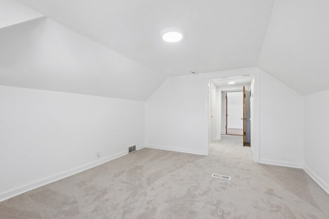 Building Photo - 5266 N La Crosse Ave