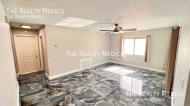 Building Photo - 430 Red Coat Ln