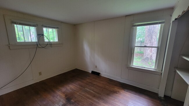 Building Photo - 924 Stadelman Ave