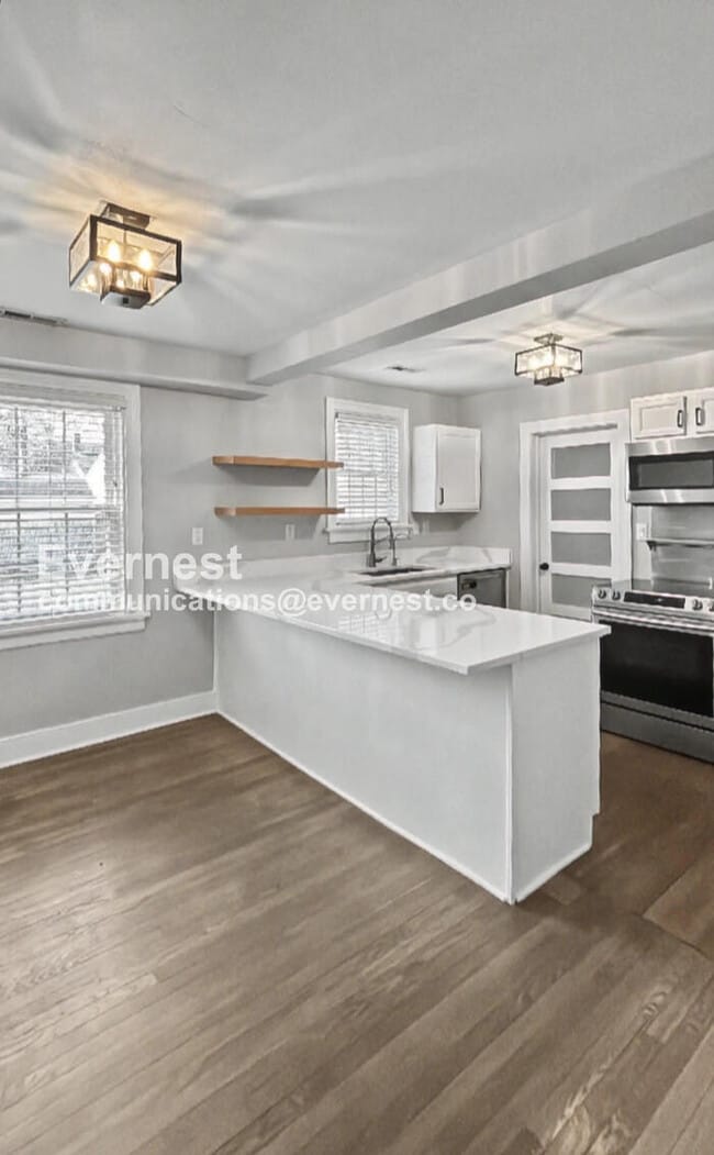 Building Photo - Museum District Charm Meets Modern Living / 3 bd & 2 ba / Availabe Now!