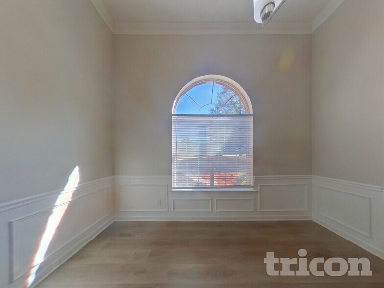 Building Photo - 12513 Lakeside Pkwy