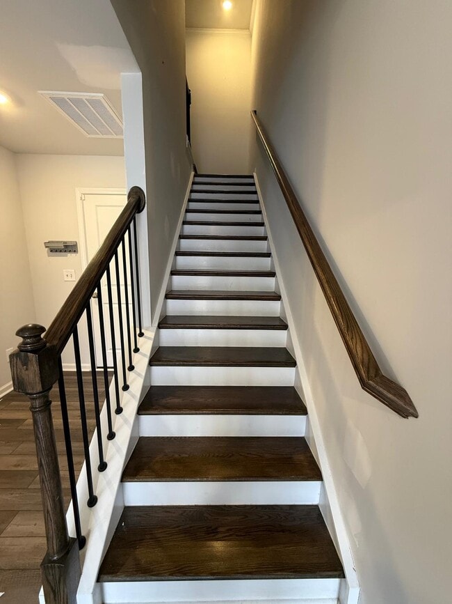 Building Photo - 409 Deercroft Dr