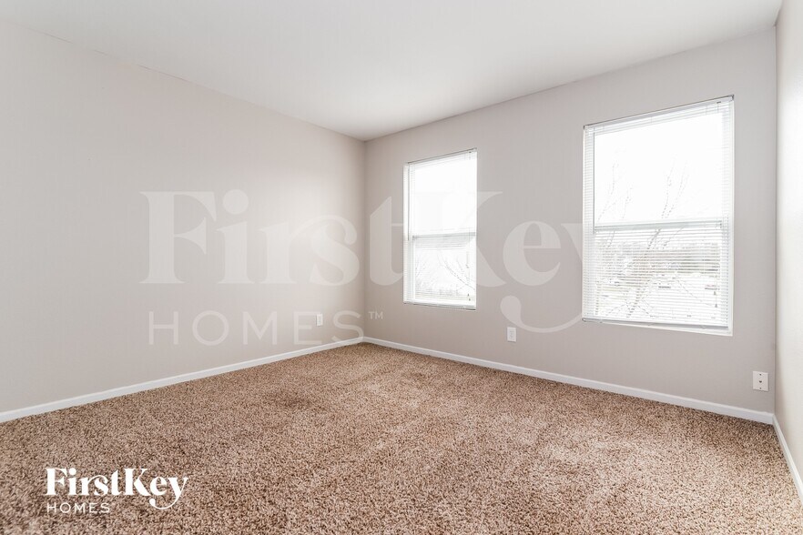 Building Photo - 8624 Hosta Way