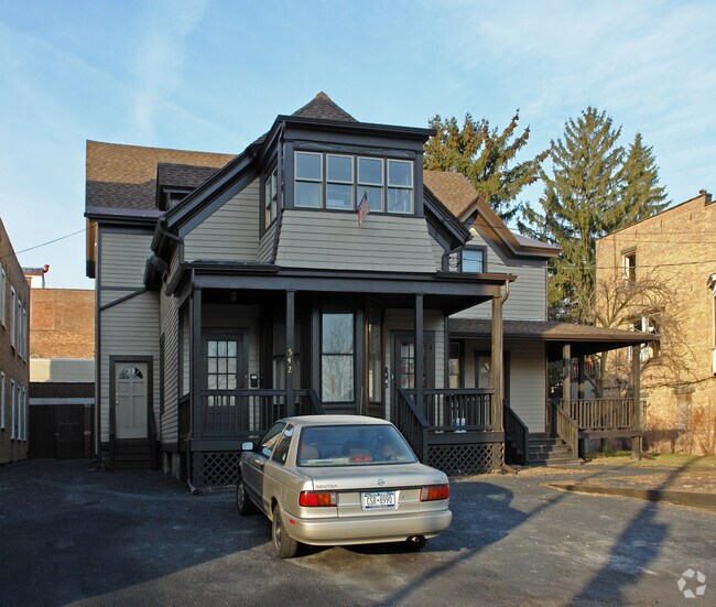 Building Photo - 542 Clinton Ave