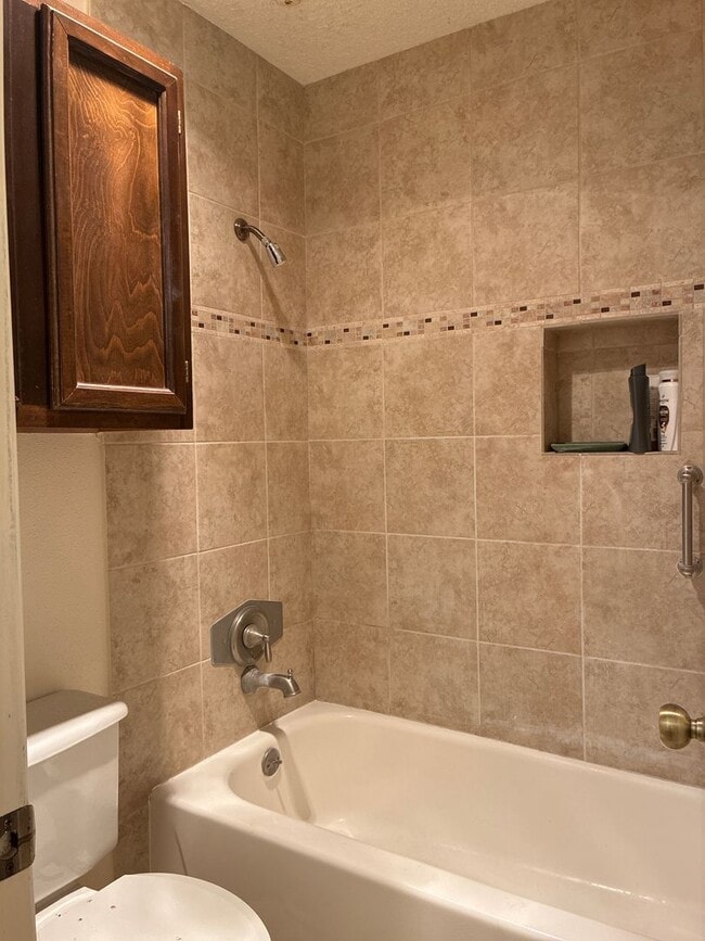 Building Photo - 1BR/1.5BA w/ Fireplace • Balcony • Pool Access in San Antonio