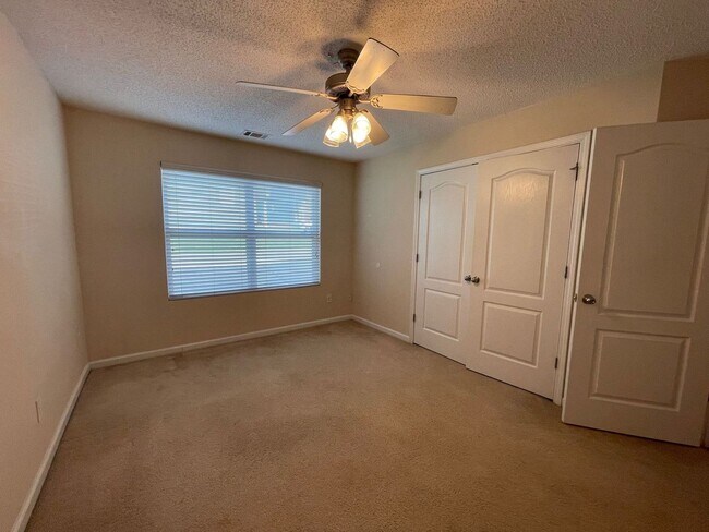 Building Photo - ROOMMATE MATCHING HOME ONLY! PRE-LEASING FOR AUGUST 1 2026! 1/2 Off Deposit!