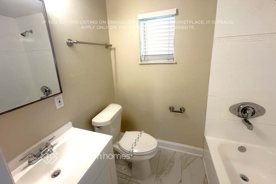 Building Photo - 4805 Burgundy Ln
