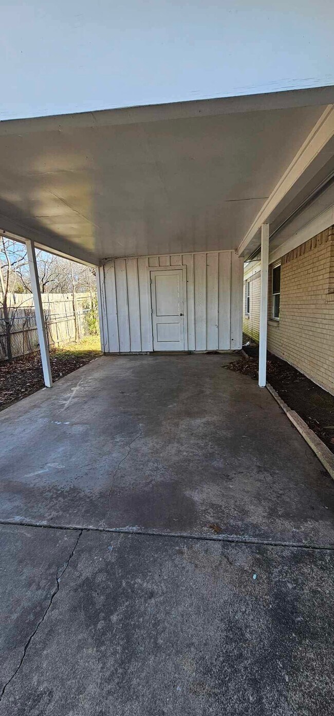 Building Photo - 1433 S Rusk St