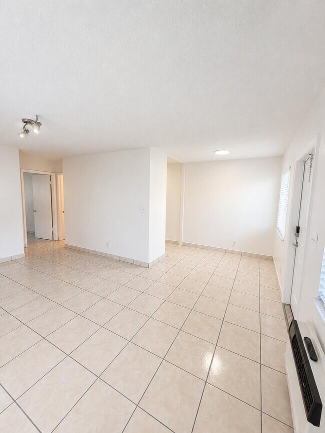 Building Photo - 1814 E Oakland Park Blvd